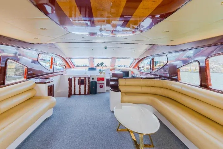 80ft jacuzzi yacht rental Dubai Marina - photo 2