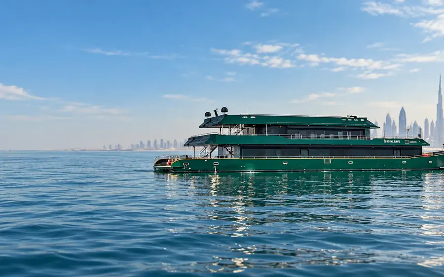 150ft Rave mega yacht rental Dubai - photo 1